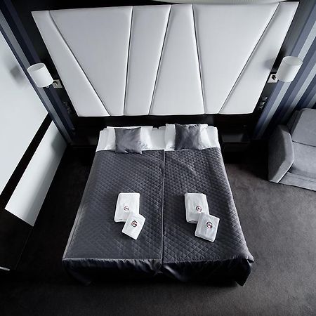 Hotel Grafit Kostomloty Pierwsze Eksteriør billede