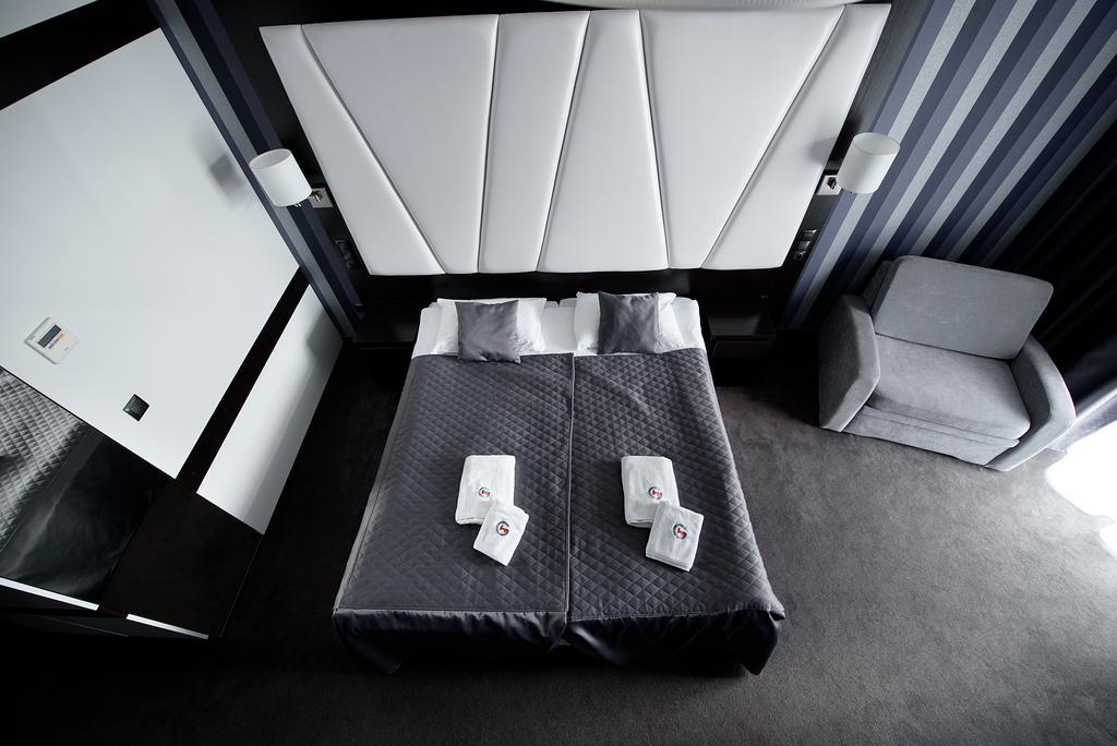 Hotel Grafit Kostomloty Pierwsze Eksteriør billede