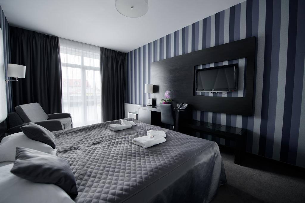 Hotel Grafit Kostomloty Pierwsze Eksteriør billede