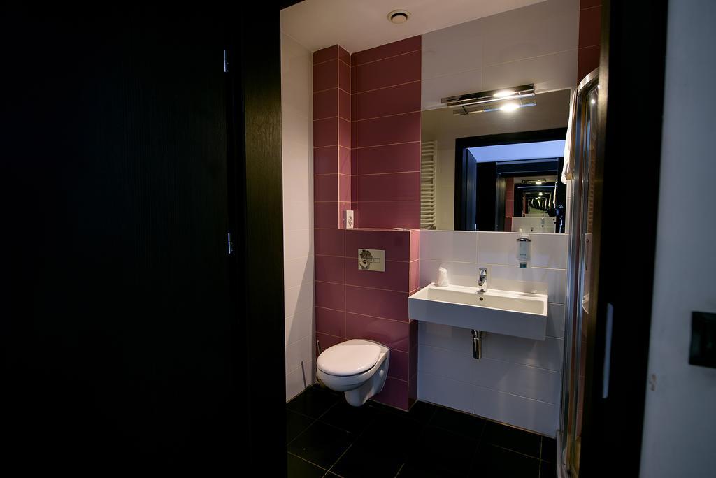 Hotel Grafit Kostomloty Pierwsze Eksteriør billede
