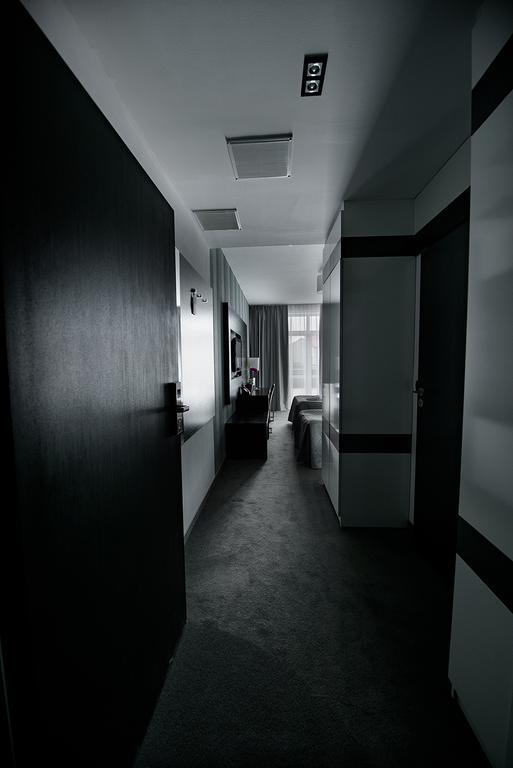 Hotel Grafit Kostomloty Pierwsze Eksteriør billede