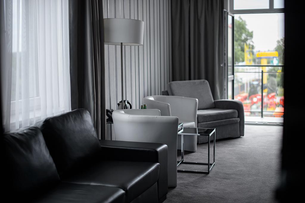 Hotel Grafit Kostomloty Pierwsze Eksteriør billede
