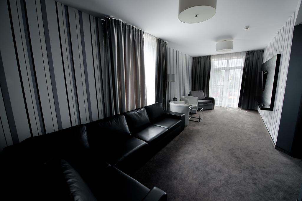 Hotel Grafit Kostomloty Pierwsze Eksteriør billede
